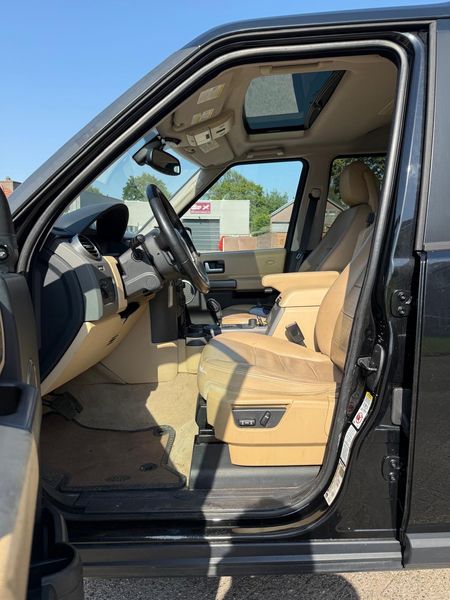 Land Rover Discovery 4.4 V8 SE — zdjęcie 21
