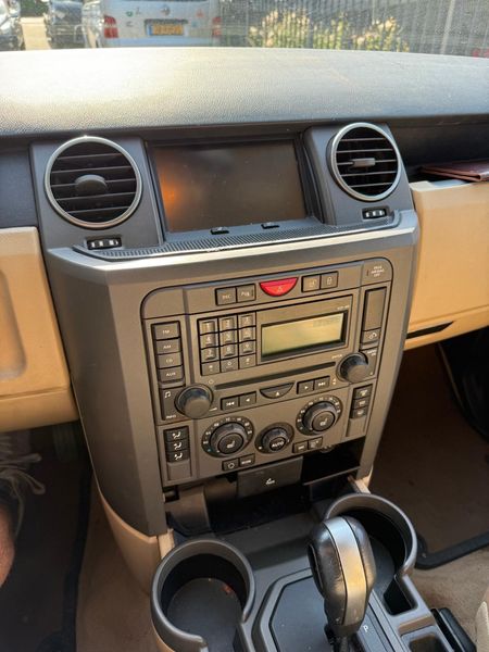 Land Rover Discovery 4.4 V8 SE — zdjęcie 17