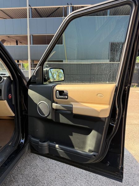 Land Rover Discovery 4.4 V8 SE — zdjęcie 24