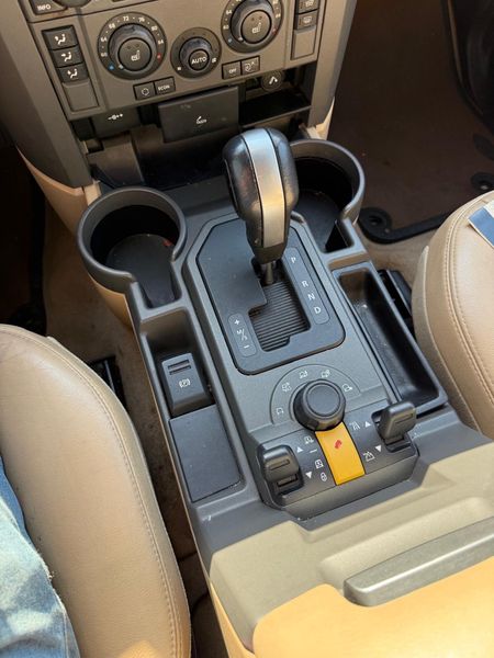 Land Rover Discovery 4.4 V8 SE — zdjęcie 18
