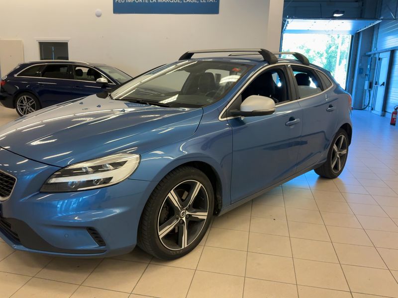 Volvo V40 2.0 T2 R-Design — zdjęcie 2