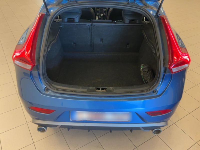 Volvo V40 2.0 T2 R-Design — zdjęcie 10