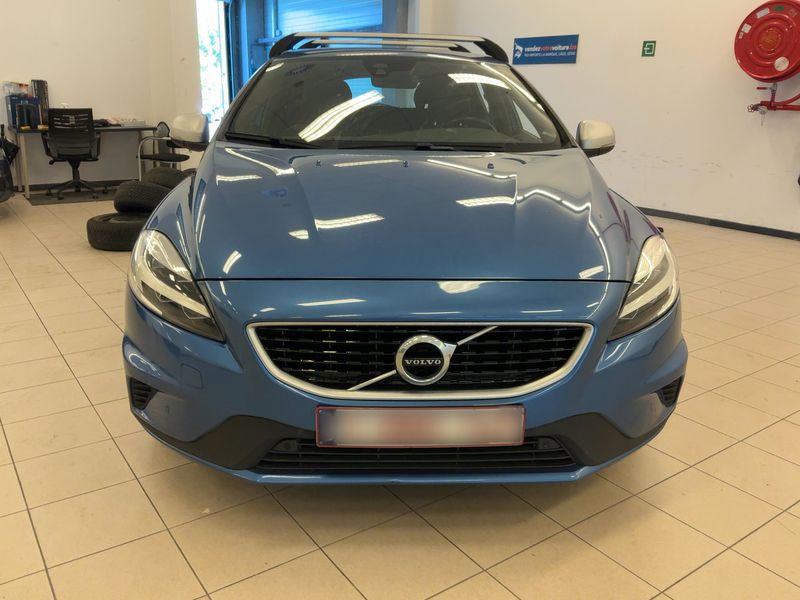 Volvo V40 2.0 T2 R-Design — zdjęcie 9
