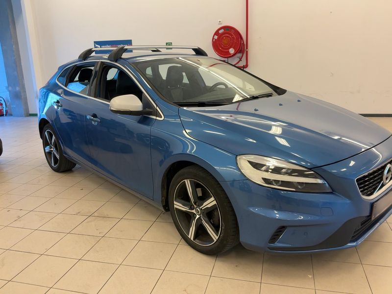 Volvo V40 2.0 T2 R-Design — zdjęcie 8