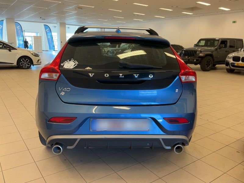 Volvo V40 2.0 T2 R-Design — zdjęcie 5