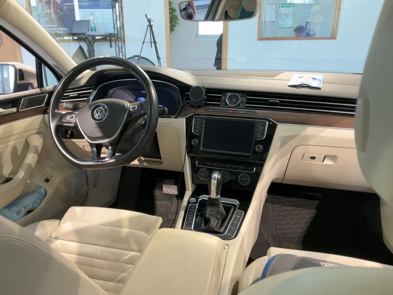 Volkswagen Passat 2.0 TDI Highline BlueMotion Tech 2015 – снимка 18