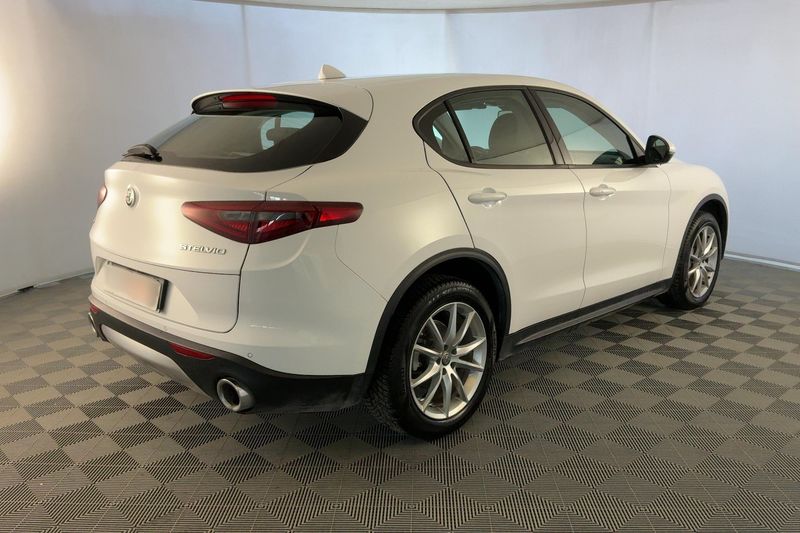 Alfa Romeo Stelvio 2.2 JTDM Lusso Q4 — zdjęcie 6