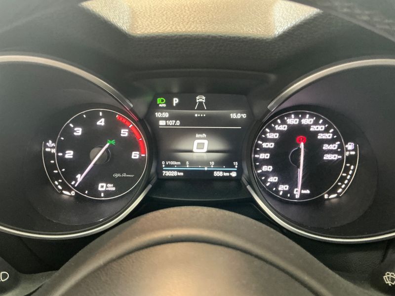 Alfa Romeo Stelvio 2.2 JTDM Lusso Q4 — zdjęcie 13