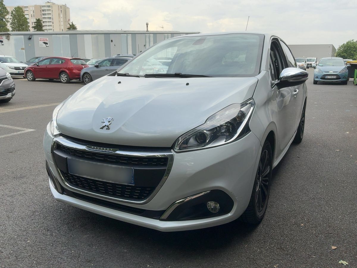 Peugeot 208 2016 — photo 1