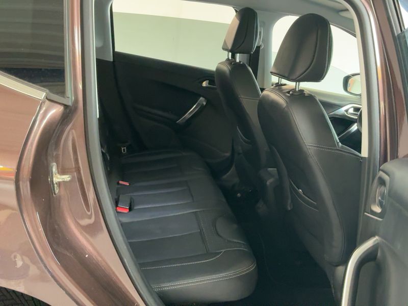 Peugeot 2008 1.6 e-HDi Feline Titane — zdjęcie 14