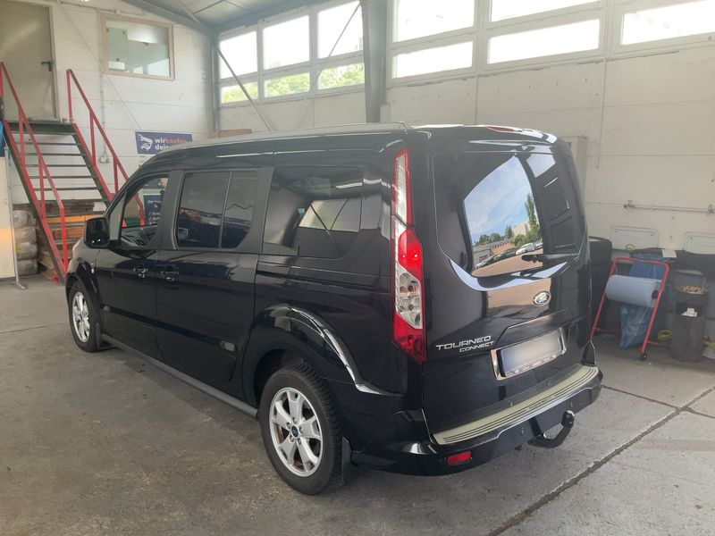 Ford Grand Tourneo Connect 1.6 TDCi Titanium — zdjęcie 3