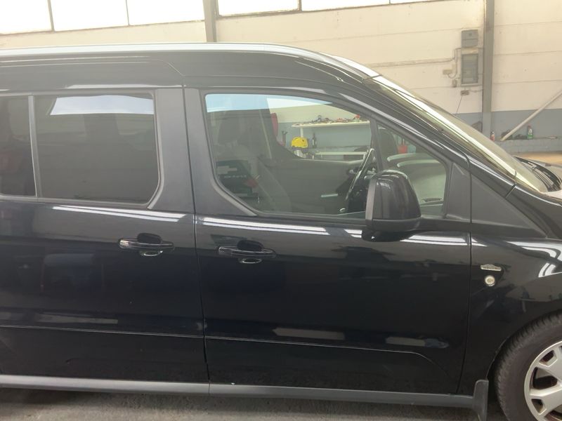 Ford Grand Tourneo Connect 1.6 TDCi Titanium — zdjęcie 7