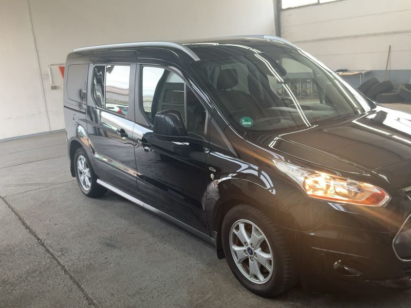 Ford Grand Tourneo Connect 1.6 TDCi Titanium — zdjęcie 8