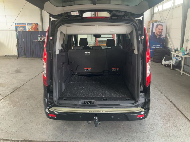 Ford Grand Tourneo Connect 1.6 TDCi Titanium — zdjęcie 10