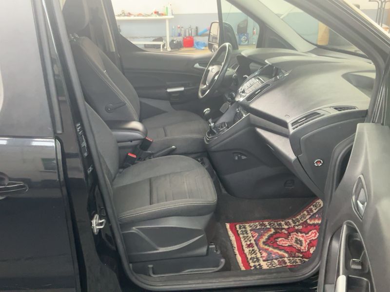Ford Grand Tourneo Connect 1.6 TDCi Titanium — zdjęcie 11