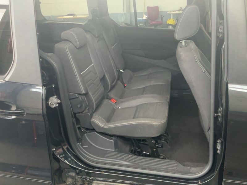 Ford Grand Tourneo Connect 1.6 TDCi Titanium — zdjęcie 14