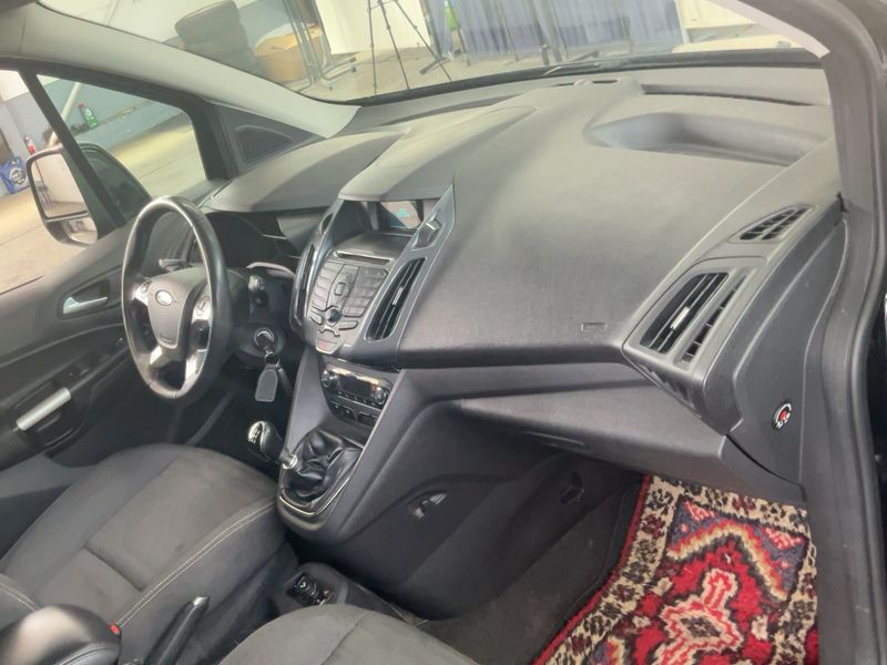 Ford Grand Tourneo Connect 1.6 TDCi Titanium — zdjęcie 12