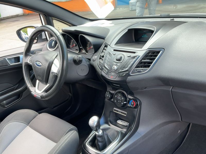Ford Fiesta 1.6 EcoBoost ST — zdjęcie 12