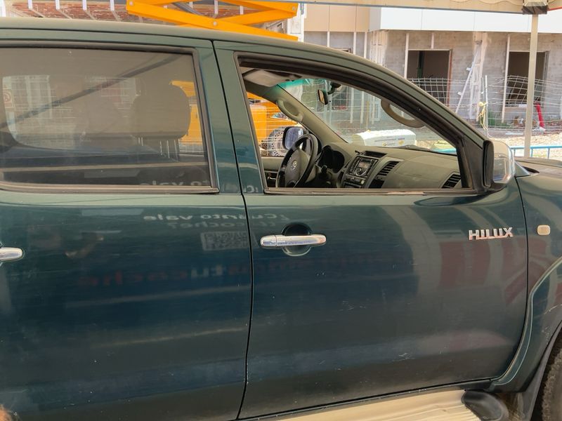Toyota Hilux 3.0 Turbodiesel Double Cab VXL 4x4 — zdjęcie 7