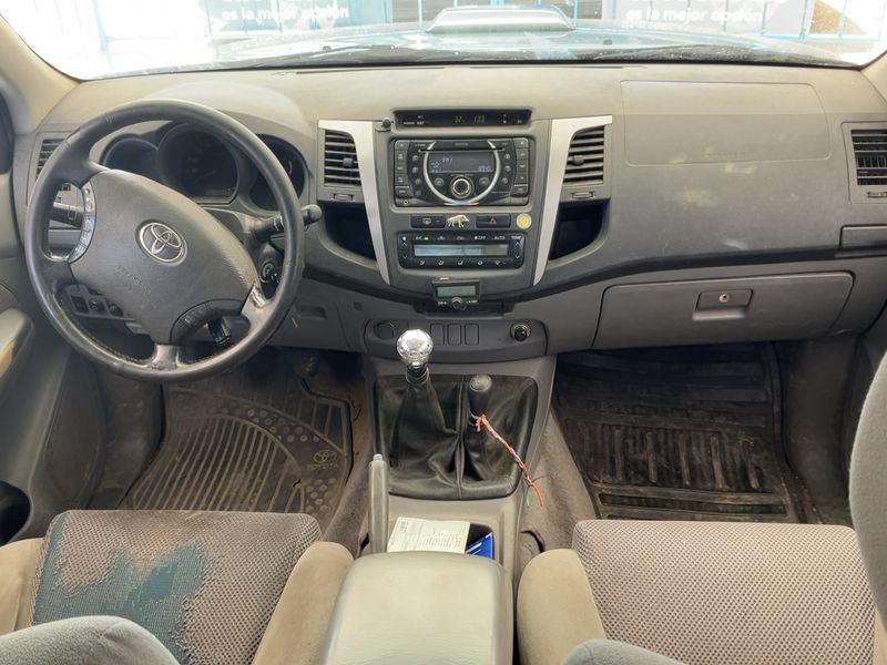 Toyota Hilux 3.0 Turbodiesel Double Cab VXL 4x4 — zdjęcie 12