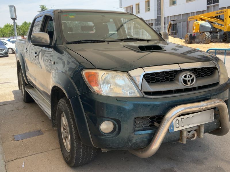 Toyota Hilux 3.0 Turbodiesel Double Cab VXL 4x4 — zdjęcie 8
