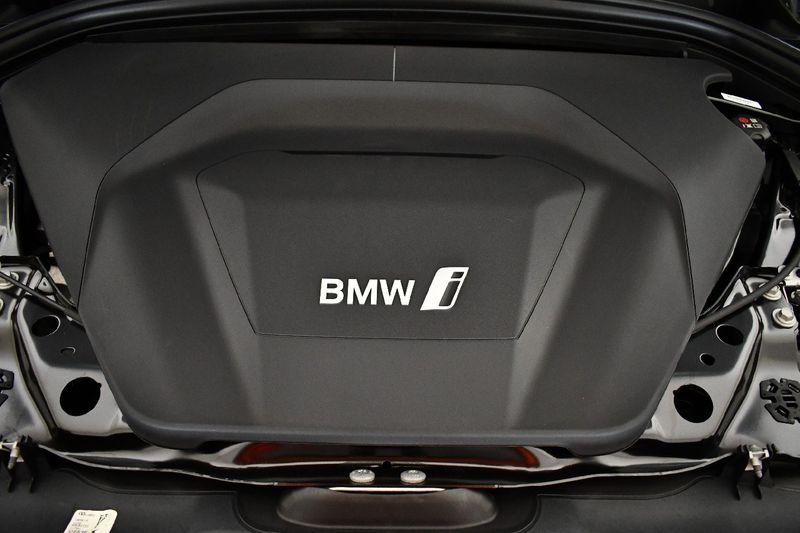 BMW iX2 eDrive20 M Sport — zdjęcie 8