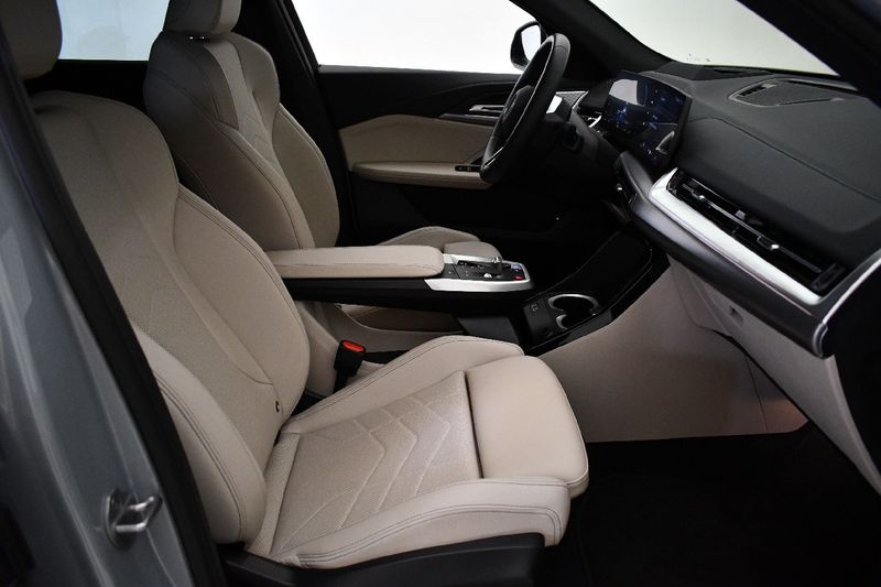 BMW iX2 eDrive20 M Sport — zdjęcie 10