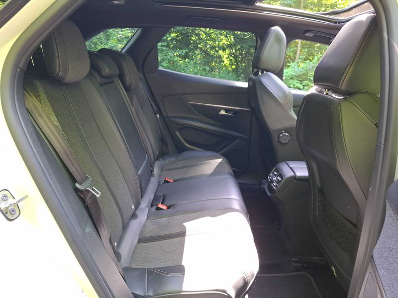 Peugeot 3008 1.5 Blue-HDi GT Line — zdjęcie 14