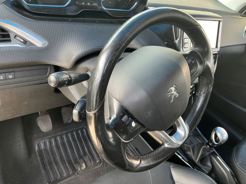 Peugeot 2008 1.6 Blue-HDi Allure 2016 – снимка 24