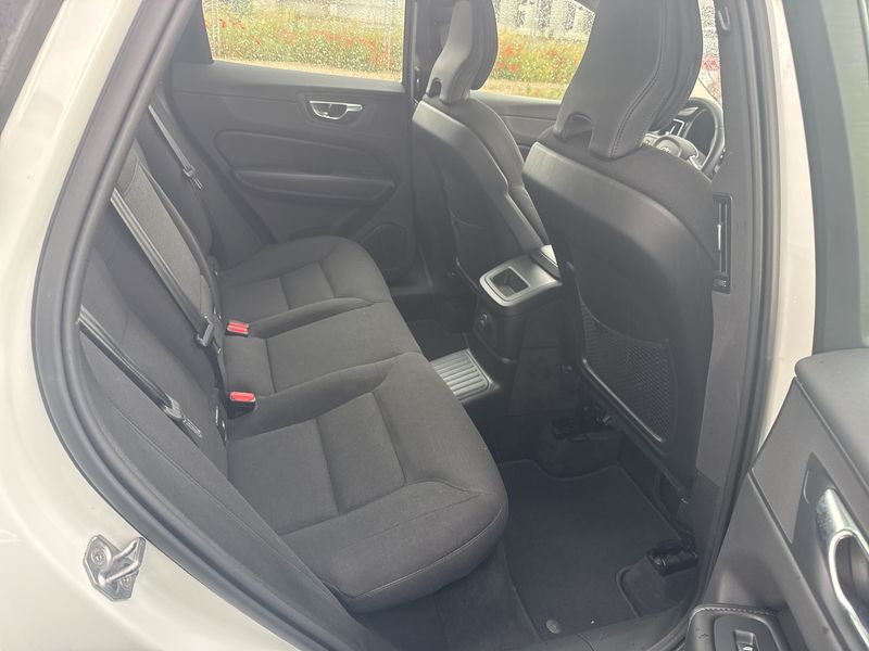 Volvo XC60 2.0 B5 Mild-Hybrid Ultimate Dark AWD — zdjęcie 14