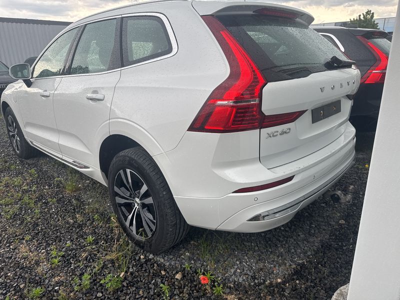 Volvo XC60 2.0 B5 Mild-Hybrid Ultimate Dark AWD — zdjęcie 3