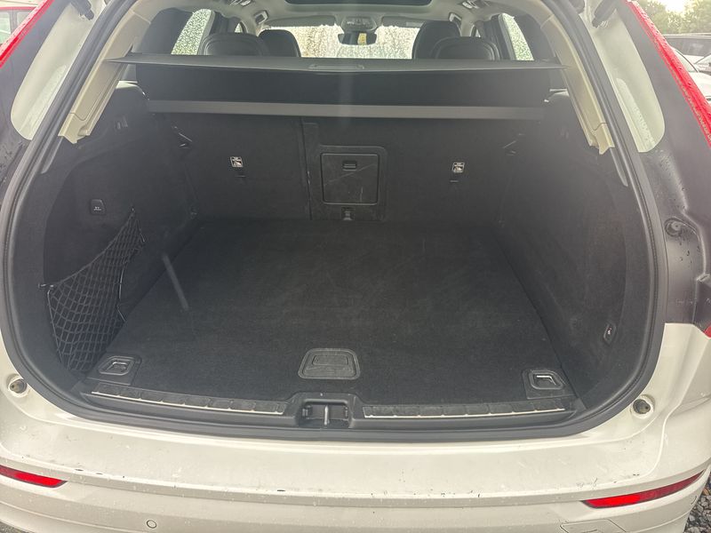 Volvo XC60 2.0 B5 Mild-Hybrid Ultimate Dark AWD — zdjęcie 9