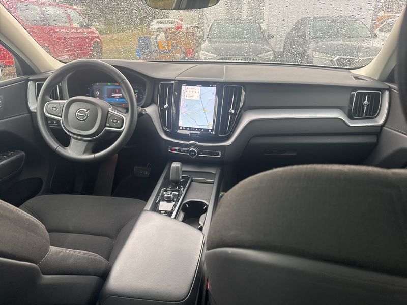 Volvo XC60 2.0 B5 Mild-Hybrid Ultimate Dark AWD — zdjęcie 11