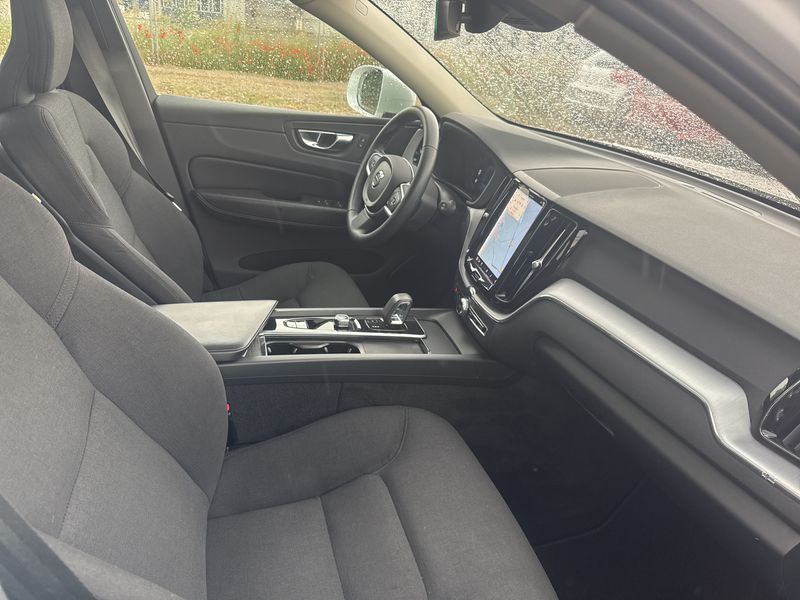 Volvo XC60 2.0 B5 Mild-Hybrid Ultimate Dark AWD — zdjęcie 10