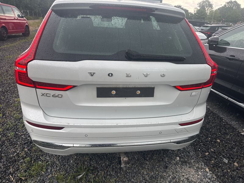 Volvo XC60 2.0 B5 Mild-Hybrid Ultimate Dark AWD — zdjęcie 4