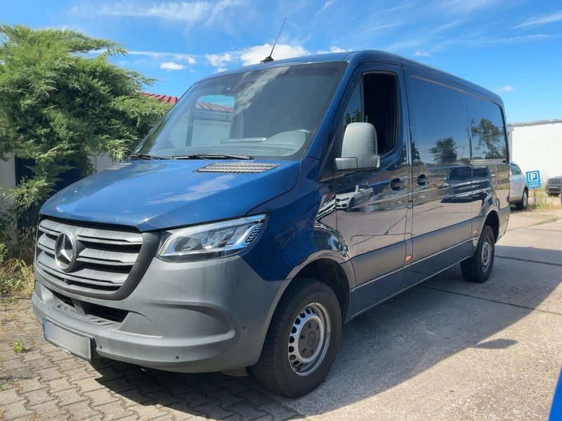 Mercedes-Benz Sprinter 319 CDI RWD L2