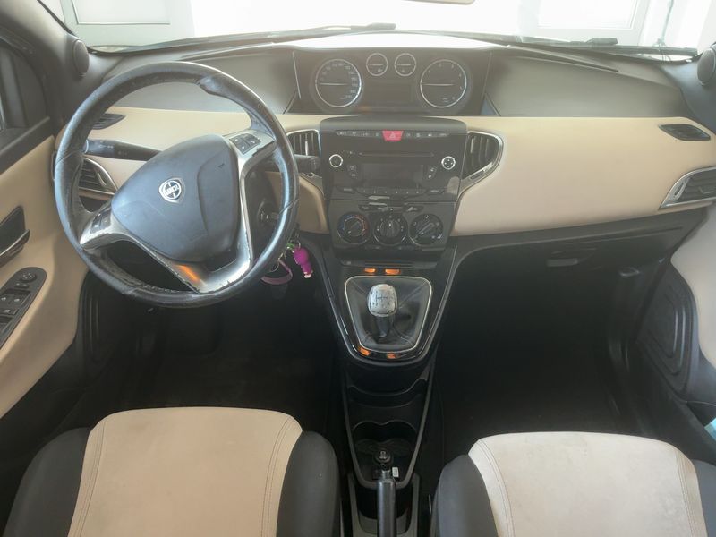 Lancia Ypsilon 1.3 JTD Silver — zdjęcie 12