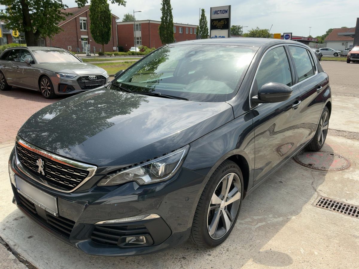 Peugeot 308 2018 — photo 1