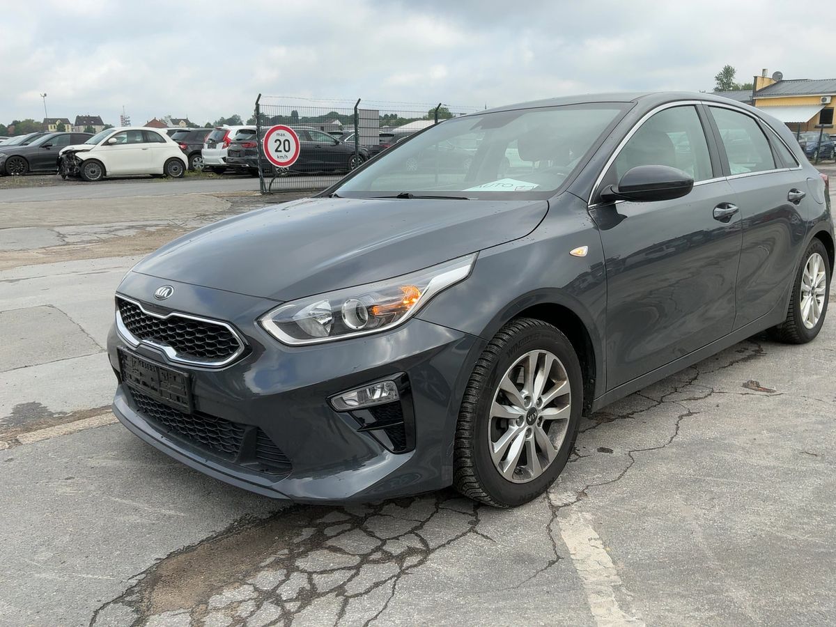 Kia cee'd 2019 — photo 1
