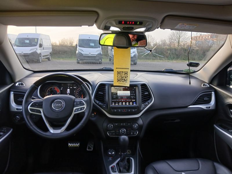 Jeep Cherokee 2.2 M-Jet Overland 4WD — zdjęcie 12