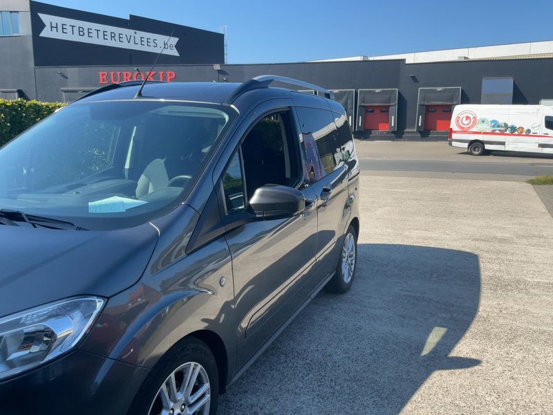 Ford Tourneo 1.5 TDCi Titanium — zdjęcie 2