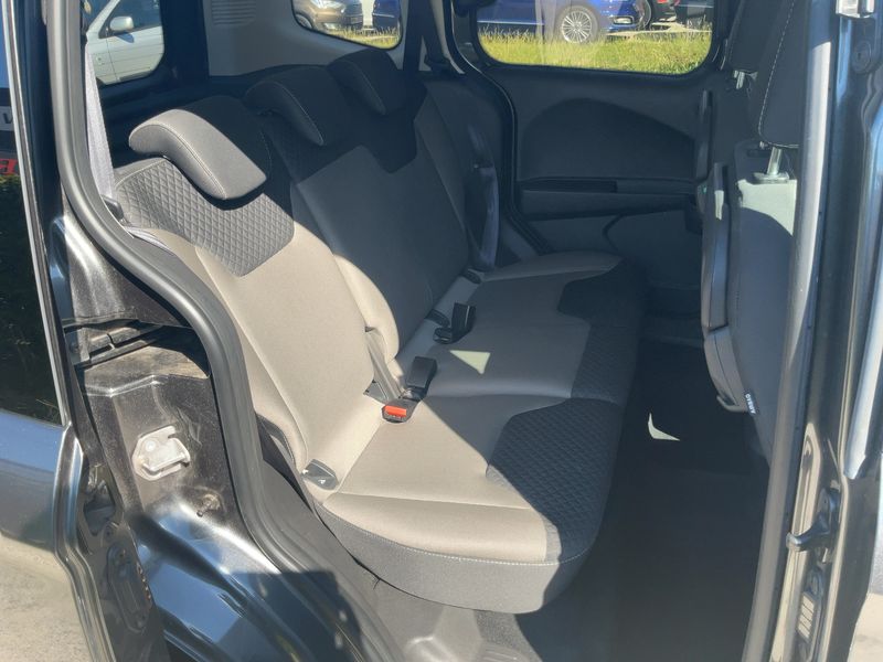 Ford Tourneo 1.5 TDCi Titanium — zdjęcie 14