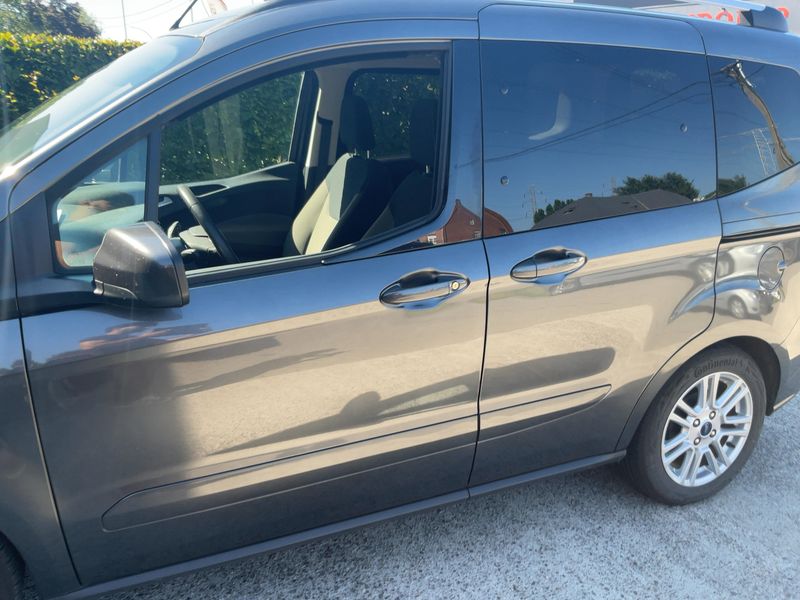 Ford Tourneo 1.5 TDCi Titanium — zdjęcie 4