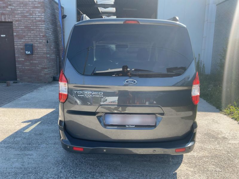Ford Tourneo 1.5 TDCi Titanium — zdjęcie 5