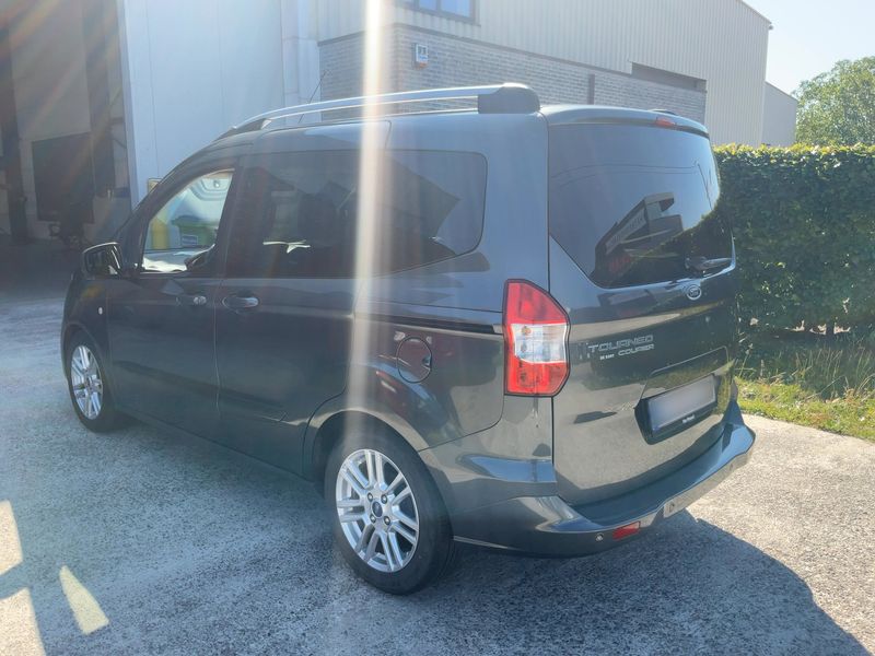 Ford Tourneo 1.5 TDCi Titanium — zdjęcie 3
