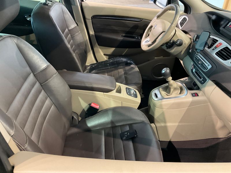 Renault Scenic 2.0 dCi Luxe — zdjęcie 3