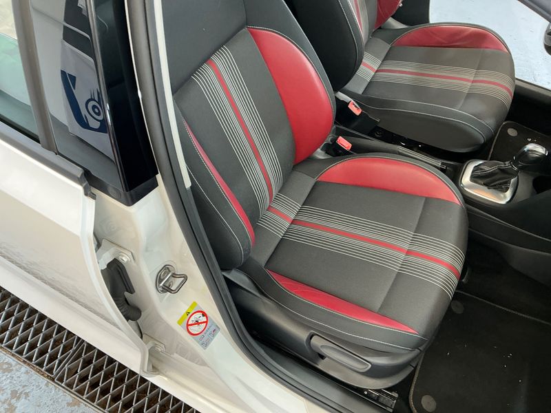 Volkswagen Polo 1.2 TSI Match 2012 – снимка 30