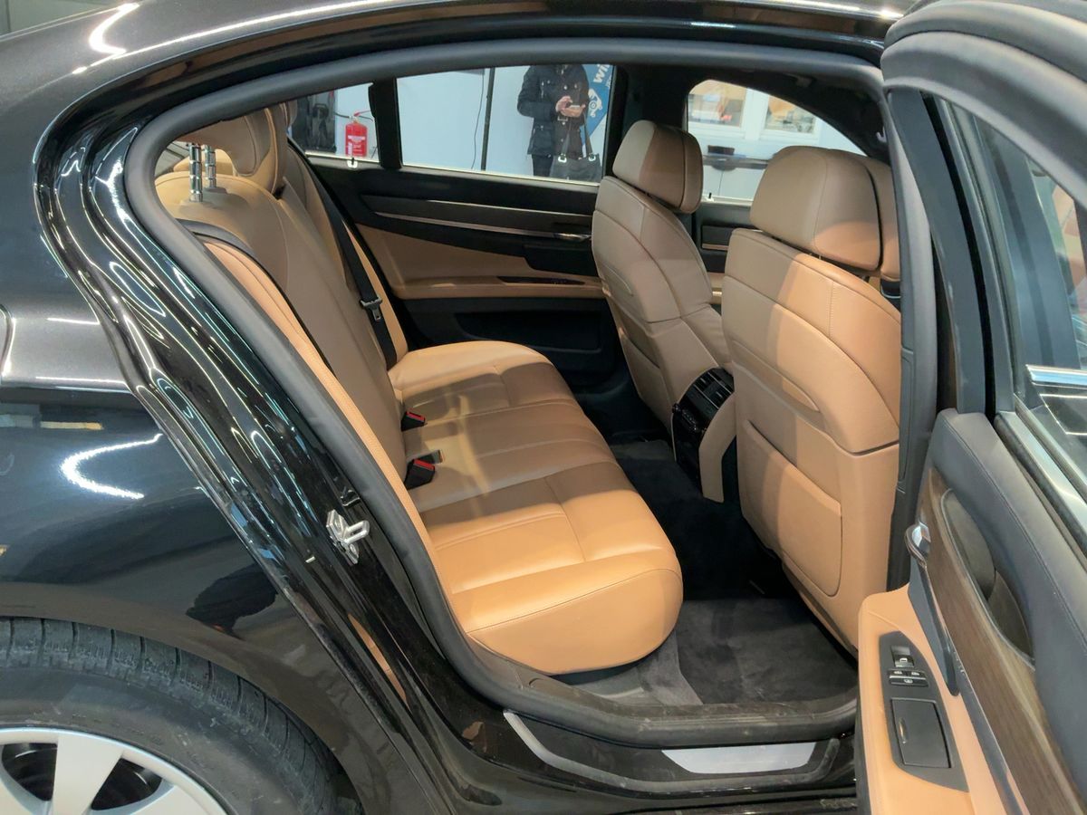 BMW 7er 2011 — photo 21