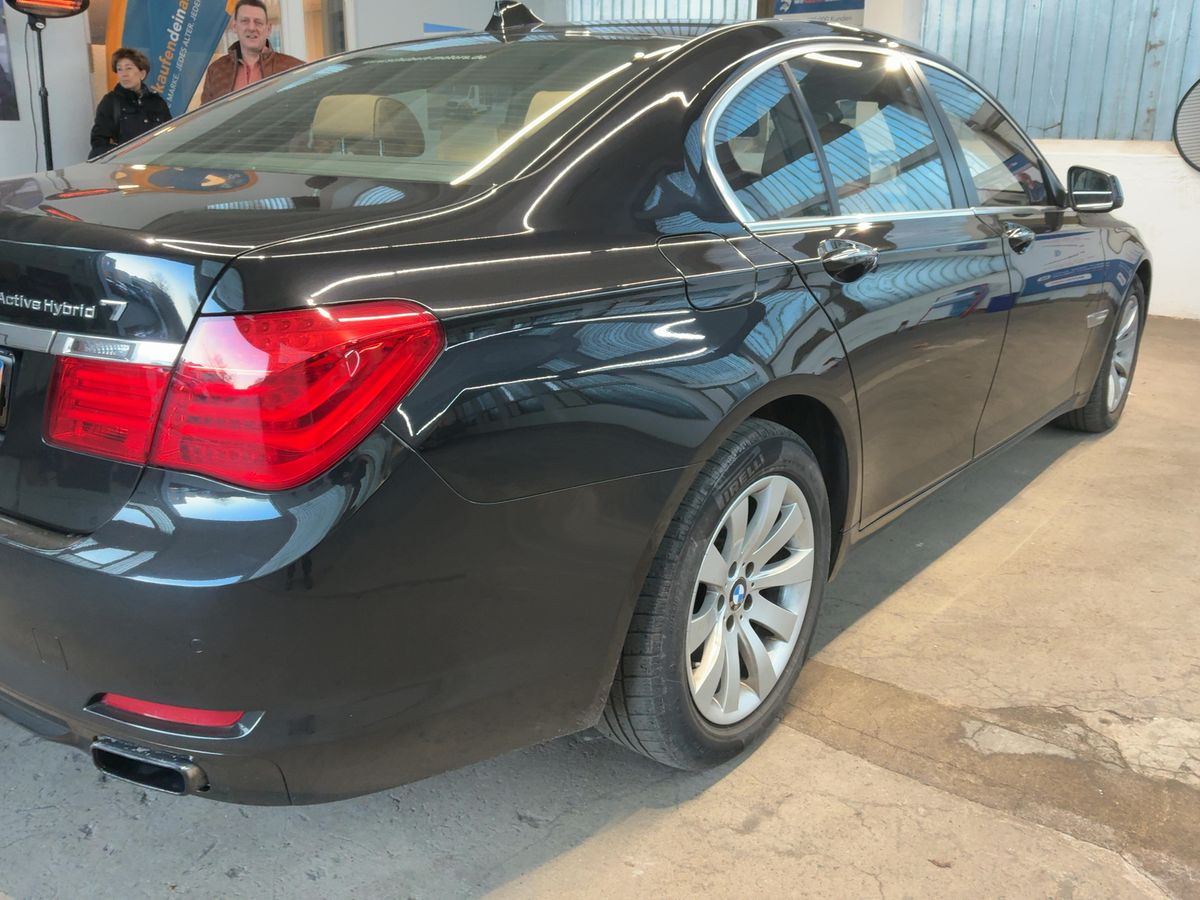 BMW 7er 2011 — photo 9