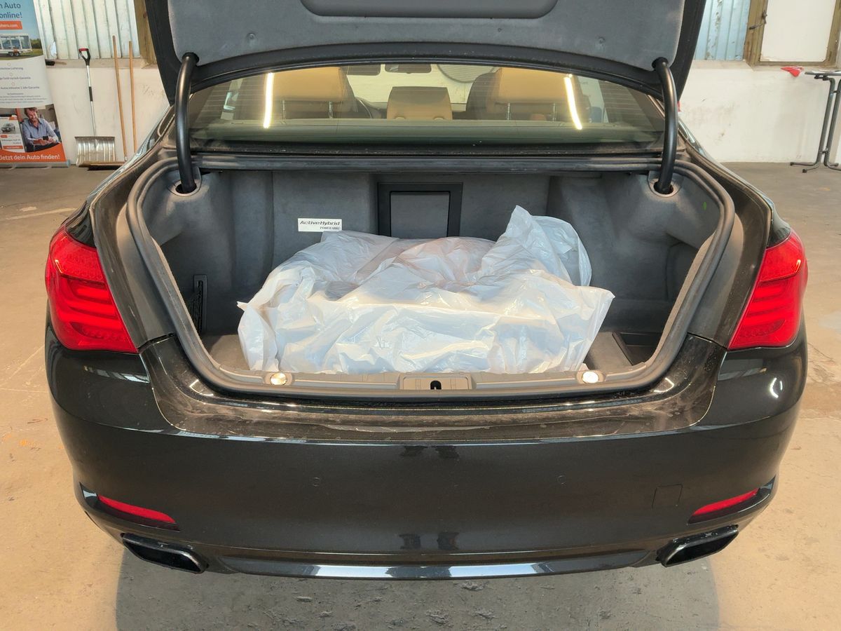 BMW 7er 2011 — photo 17